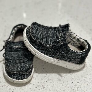 Black Size 5 Toddler boy  Hey Dudes